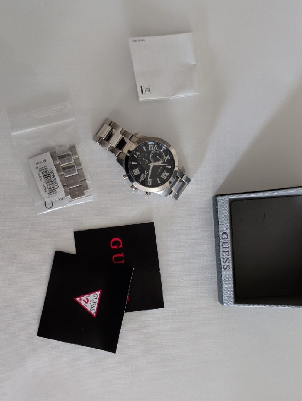 ⌚ GUESS - Requires Battery Replacement - Picture 6 of 8